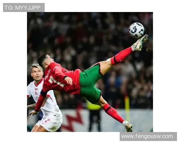 足球巨星比赛中意外扭伤脚踝引发球迷担忧未来赛程表现