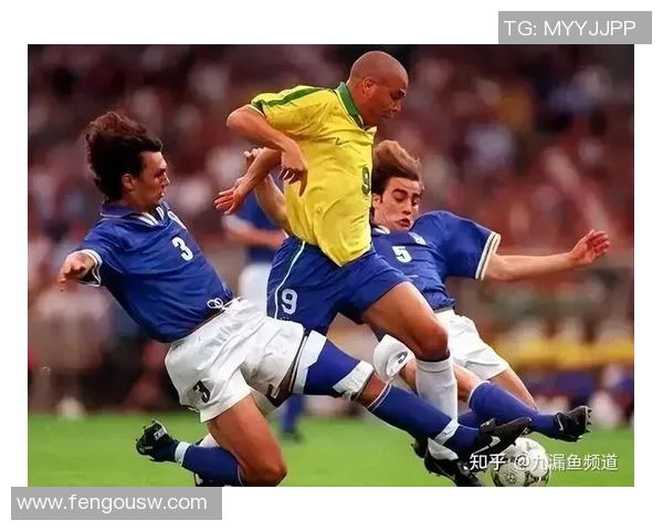 历史足球传奇人物的辉煌生涯与不可磨灭的足坛影响力分析