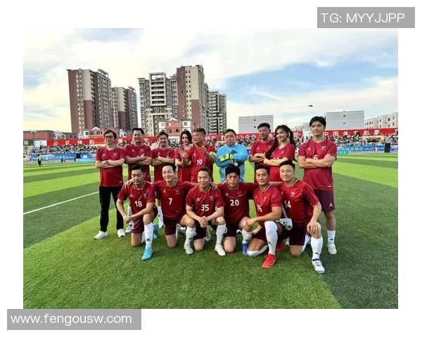 足球球星扮演者身份揭秘:从银幕到绿茵场的精彩变身瞬间